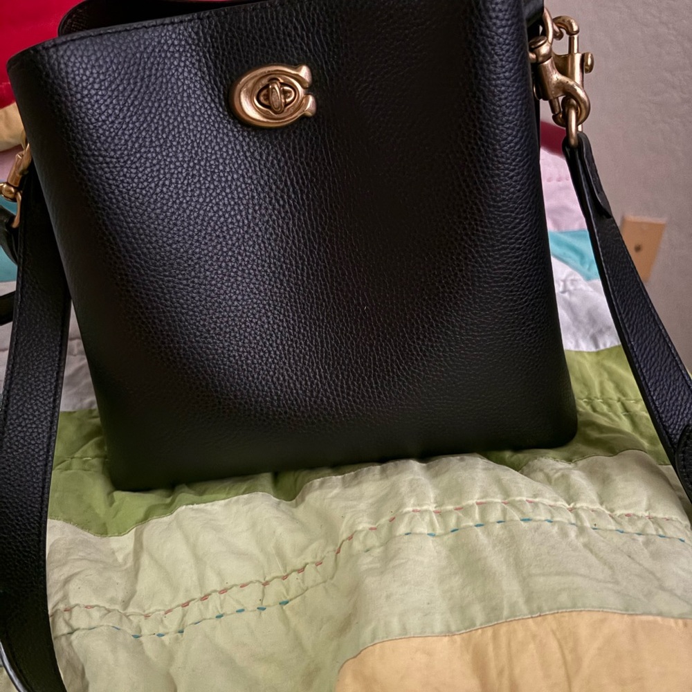 Elegant Black Leather Shoulder Bag